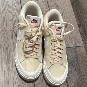 Nike Beige Sneakers